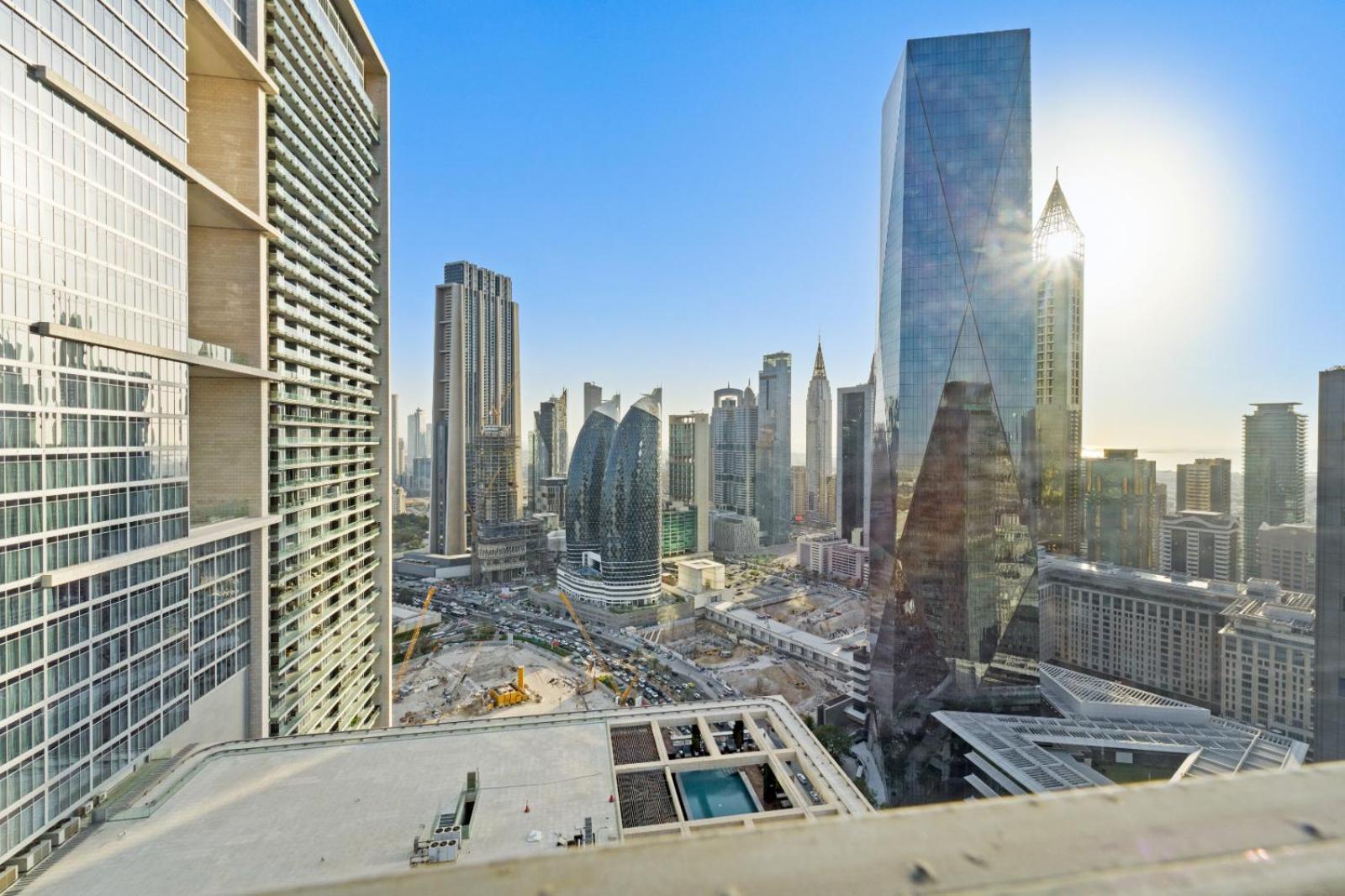 Apartment Luxury Difc, Xl Layout, Pool, Gym, Skyline View *